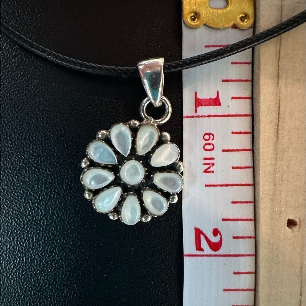 Sterling Silver and White Mother of  Pearl Floral design Pendant Necklace - Picture 3 of 4